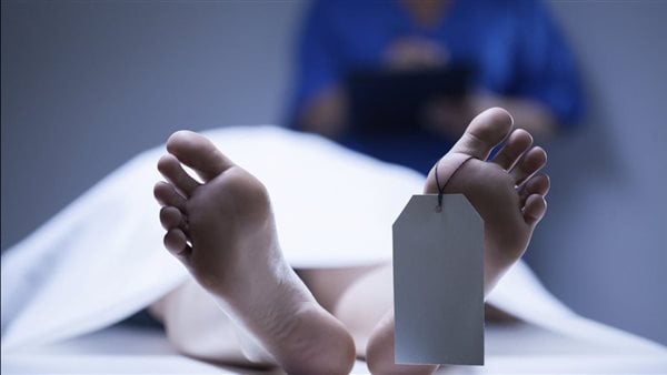 العثور على جثة شاب ملقاة أمام كمبوند في ظروف غامضة بمدينة نصر.. والأمن يحاول فك اللغز