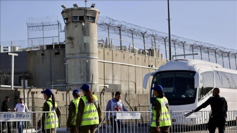 إسرائيل تفرج عن 10 أسرى فلسطينيين اعتقلتهم من قطاع غزة