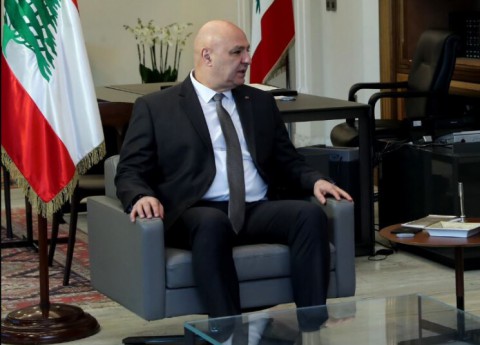عون: سحب السلاح لن يكون سببا لاضطرابات أمنية في لبنان