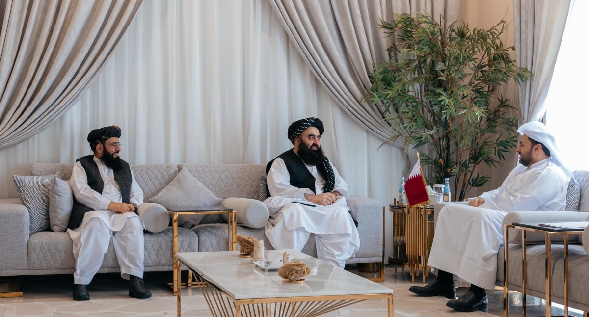وزير الدولة بوزارة الخارجية يجتمع مع القائم بأعمال وزير الخارجية في حكومة تصريف الأعمال بأفغانستان