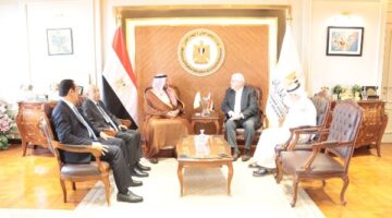 عاشور يبحث مع رئيس مجلس أمناء الجامعة العربية المفتوحة سبل التعاون الأكاديمي
