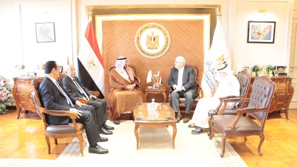 عاشور يبحث مع رئيس مجلس أمناء الجامعة العربية المفتوحة سبل التعاون الأكاديمي عاشور يبحث مع رئيس مجلس أمناء الجامعة العربية المفتوحة سبل التعاون الأكاديمي