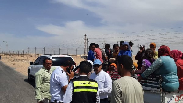 نائب محافظ المنيا يضبط سيارة تقل 35 طفلًا للعمل بالمزارع ويُحيل الواقعة للنيابة