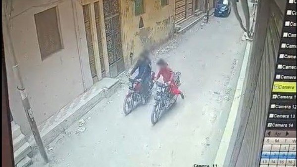 القبض على المتهمين بسرقة دراجة نارية بالغربية| فيديو