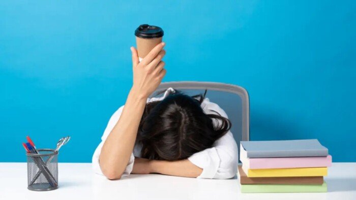 بين اليقظة والمخاطر.. هل الإفراط في الكافيين يؤثر على صحتك؟