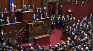 دقيقة صمت بمجلس النواب الفرنسي تكريما لأحد المصلين الذي قُتل طعنا داخل مسجد