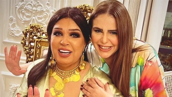 دنيا عبد العزيز تهنئ فيفي عبده بمناسبة عيد ميلادها: "يا حبيبة قلوبنا"