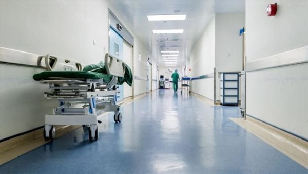 الصحة توجه برفع درجة الاستعداد في المستشفيات ووقف الإجازات مؤقتًا بسبب العاصفة الترابية| خاص