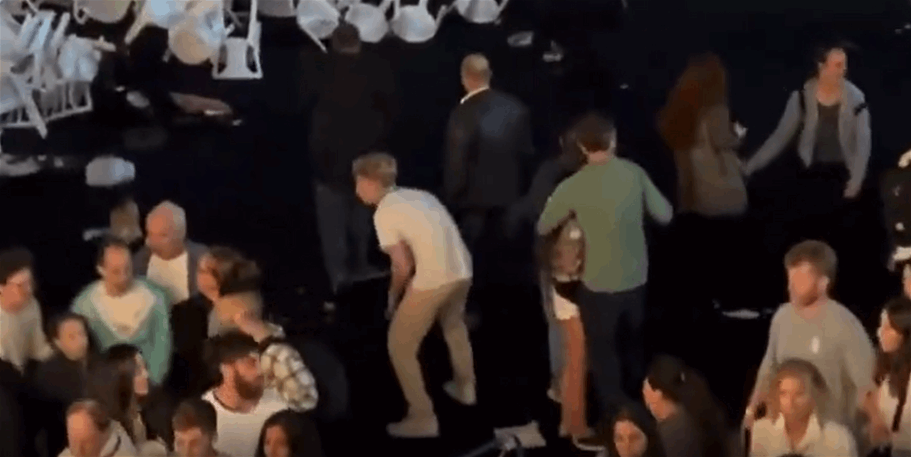هروب جماعي في تل أبيب إثر إنذار أمني… والنتيجة صادمة! (شاهد الفيديو) هروب جماعي في تل أبيب إثر إنذار أمني… والنتيجة صادمة! (شاهد الفيديو)
