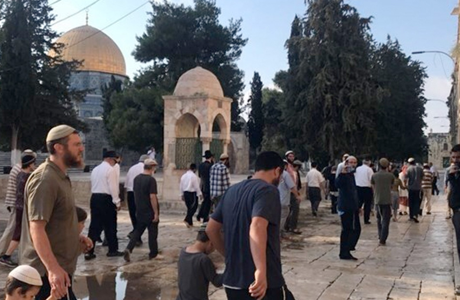 مستوطنون إسرائيليون يدمرون مدرسة فلسطينية جنوبي الضفة