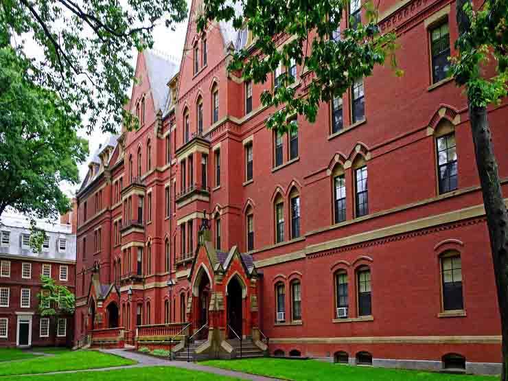 رئيس جامعة هارفارد يعلن تقليص راتبه بنسبة 25% نتيجة لتقليص التمويل الفيدرالي. رئيس جامعة هارفارد يعلن تقليص راتبه بنسبة 25% نتيجة لتقليص التمويل الفيدرالي.
