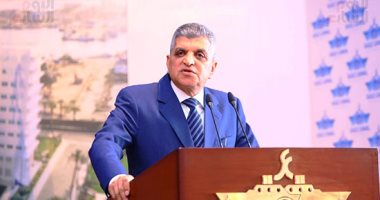 رئيس هيئة قناة السويس يبحث سبل التعاون المشترك مع السفير البريطاني
