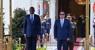 السيسي يهنئ رئيس الجابون بفوزه في الانتخابات ويؤكد دعم مصر لمسيرة التنمية