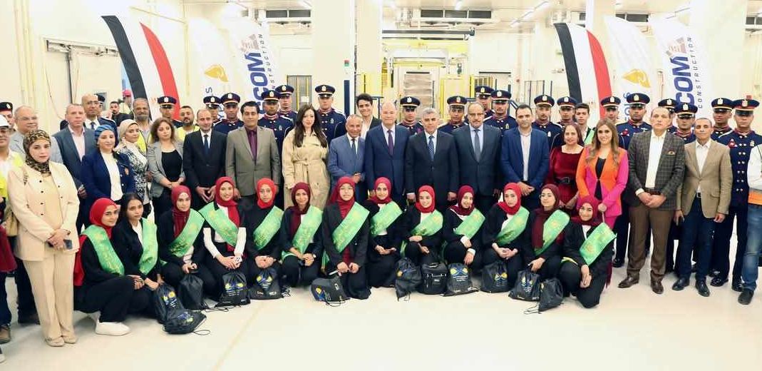 القوات المسلحة تنظم زيارة للإعلاميين وطلبة الأكاديمية العسكرية والجامعات لمصنع منتجات البلازما لـ جريفولز إيجيبت