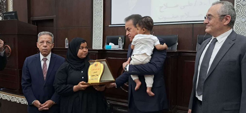 وزير الصحة يكرم شهيدي الواجب الدكتور علي صلاح وصلاح صفوت ويخلد ذكراهما بجائزة سنوية