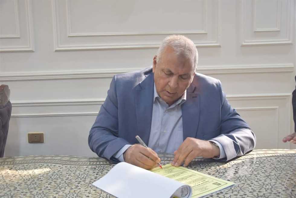 محافظ الوادي الجديد: تشكيل لجنة لبحث آلية التعامل مع حالات وضع اليد غير المقننة