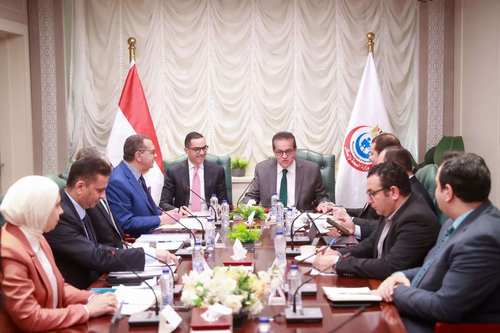 وزيرا الصحة والاستثمار يبحثان وضع آليات وحلول لتخفيف الأعباء المالية وتشجيع الاستثمار