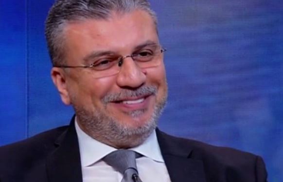 عمرو الليثي يعتذر عن تقديم برنامج كلمتين وبس عبر موجات إذاعة البرنامج العام