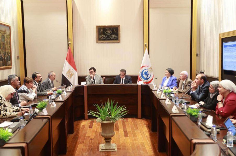 اللجنة الاستشارية العليا للتنمية البشرية تناقش خارطة طريق لإعداد الشباب المصري للذكاء الاصطناعي وتعزيز التدريب المهني