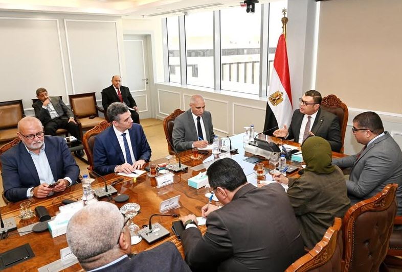 وزير الإسكان يتابع معدلات تسويق عدد من مشروعات هيئة المجتمعات العمرانية الجديدة
