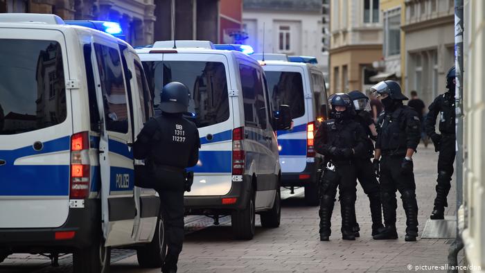 محاكمة زوجين عراقيين في ألمانيا بتهمة استغلال فتاتين من أقلية الإيزيديين. محاكمة زوجين عراقيين في ألمانيا بتهمة استغلال فتاتين من أقلية الإيزيديين.