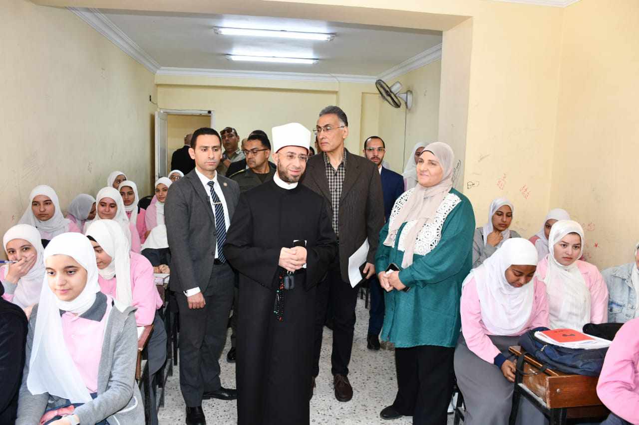 وزير الأوقاف يوجه بتطوير شامل لمعهد التمريض واستقطاب الكفاءات الأكاديمية