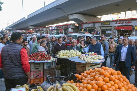 محافظ الإسكندرية يتفقد أسعار السلع أسفل كوبري الكيلو 21 بحي العجمي محافظ الإسكندرية يتفقد أسعار السلع أسفل كوبري الكيلو 21 بحي العجمي