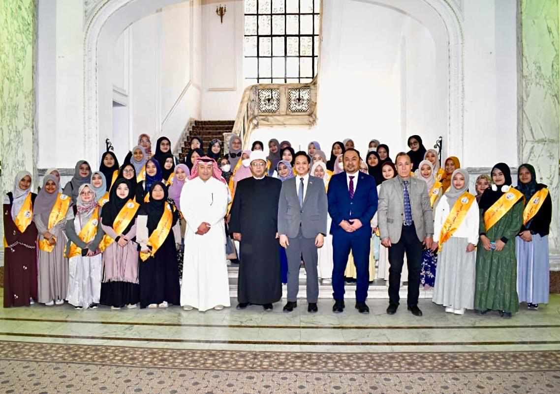 الأوقاف: انطلاق معسكر أبي بكر الصديق التثقيفي للطالبات الوافدات بالإسكندرية