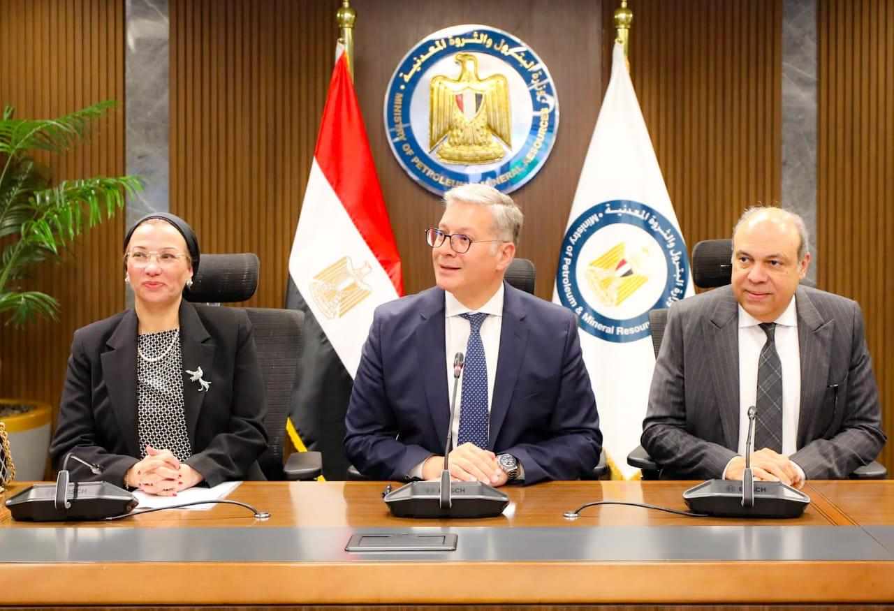 وزارات البترول والبيئة والطيران تبحث التعاون في مشروع إنتاج وقود الطائرات المستدام وزارات البترول والبيئة والطيران تبحث التعاون في مشروع إنتاج وقود الطائرات المستدام