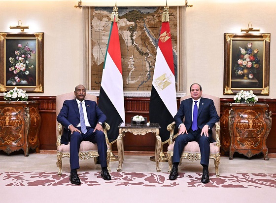 البرهان يشيد بدعم مصر مؤسسات السودان وحرصها على استقراره
