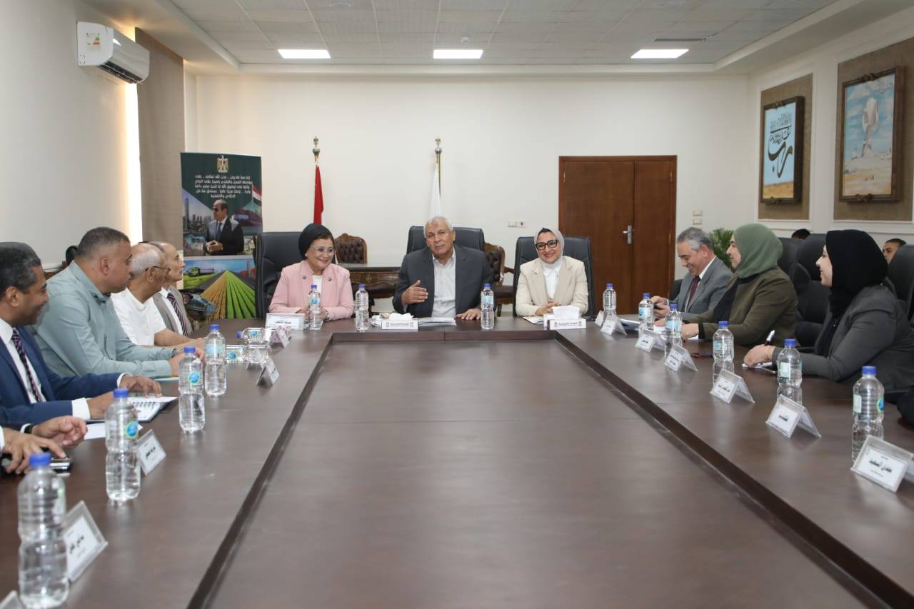 محافظ الوادي الجديد: دعم المتسربين من التعليم بالمناطق النائية ومتابعة التزامهم بالعملية التعليمية