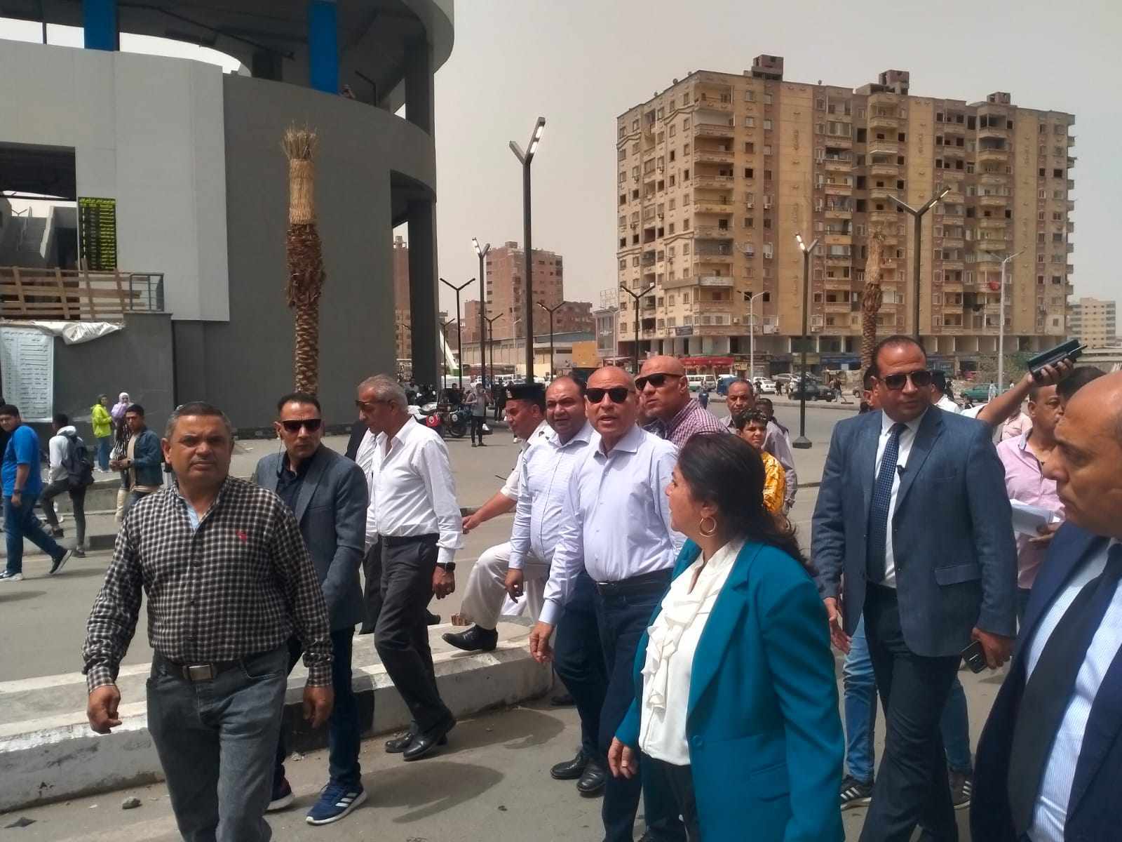 بعد نقل الباعة لأماكن الجديدة.. محافظ القاهرة يتفقد أعمال رفع كفاءة المنطقة المحيطة بموقف السلام النموذجى الجديد