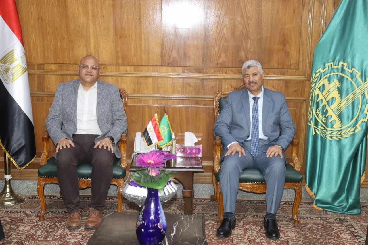 محافظ القليوبية يبحث مع رئيس شركة جنوب الدلتا للكهرباء دعم وتطوير البنية التحتية