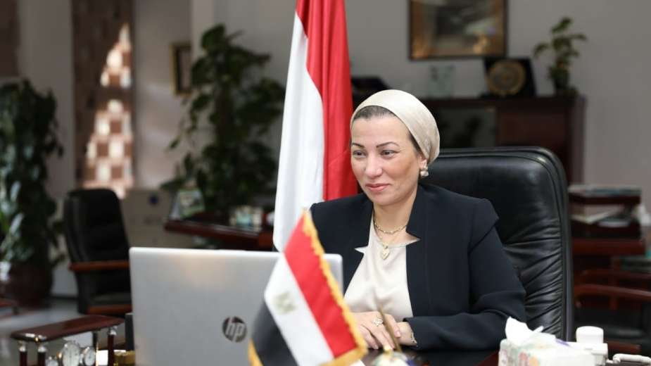 وزيرة البيئة: جمع ونقل المخلفات بالمحافظات أصبح مطروحا الآن للقطاع الخاص