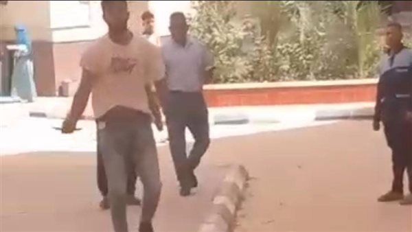 بسبب مقطع تيك توك .. طالب يطعن زميله بمطواة داخل حرم جامعة سوهاج