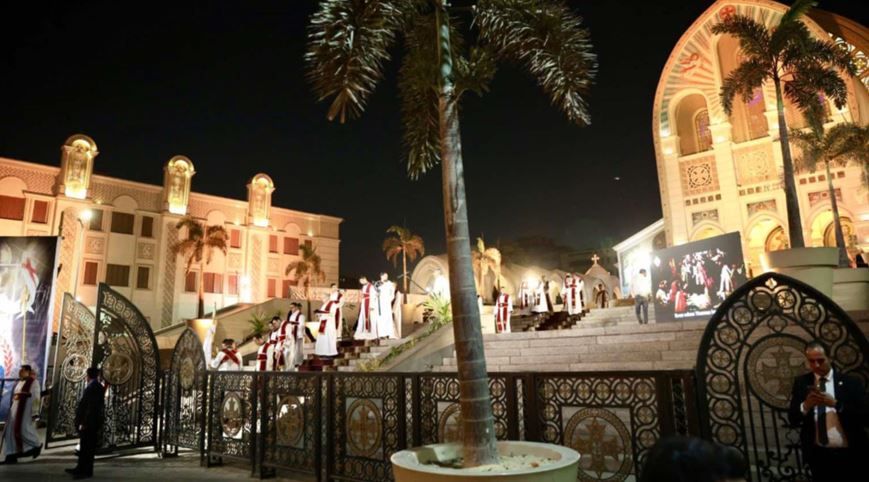 البابا تواضروس الثاني يترأس قداس عيد القيامة المجيد من الكاتدرائية
