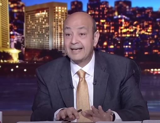 عمرو أديب: لدينا مشكلة في الطب.. وكل طبيب حر في السفر للعمل بالخارج