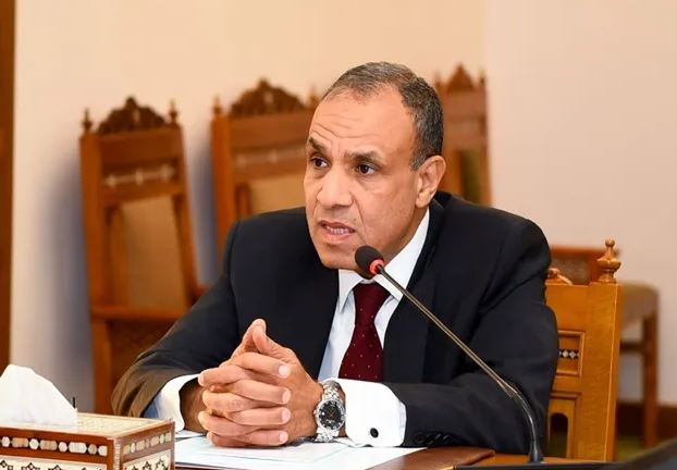 وزير الخارجية والهجرة يتابع سير خدمة التصديق البريدي