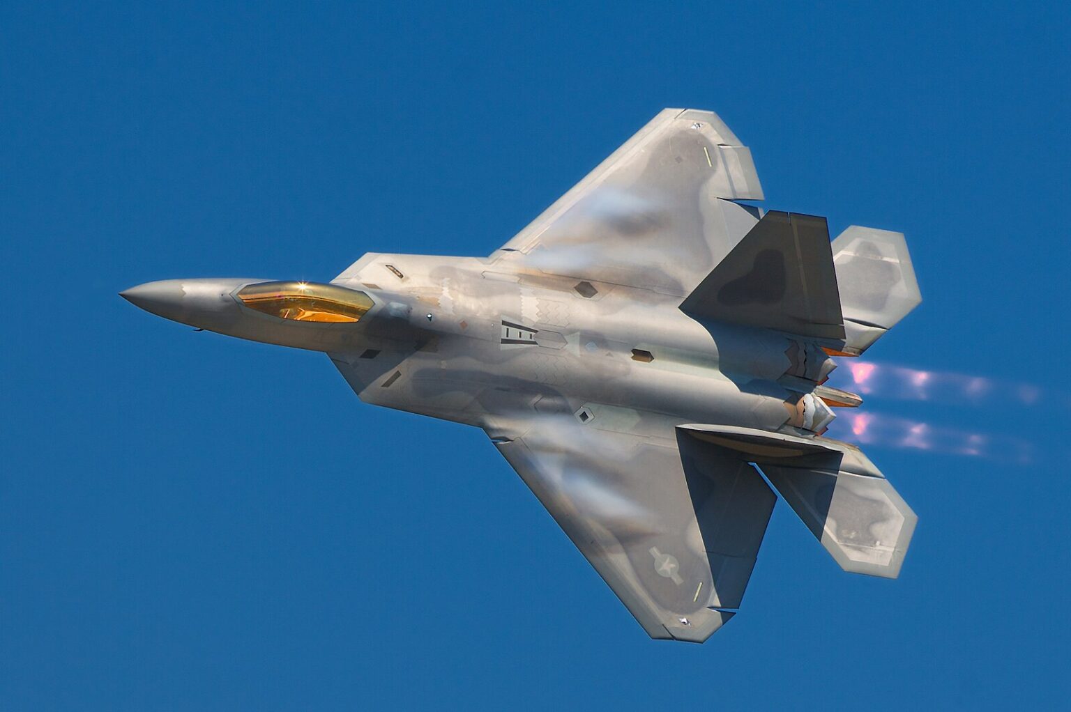 طائرة F-22