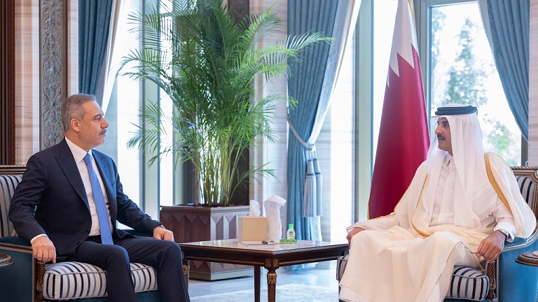 أمير قطر ووزير خارجية تركيا يبحثان تعزيز العلاقات الاستراتيجية