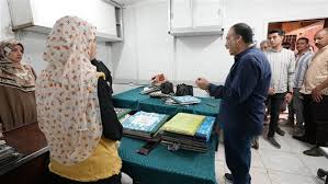 محافظ أسيوط يتفقد إداراتي مراقبة العهد والتموين الطبي التابعين لمديرية الصحة