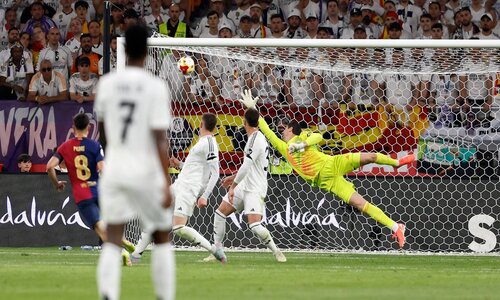 برشلونة يتقدم على الريال بهدف بيدري بالشوط الأول في الكأس