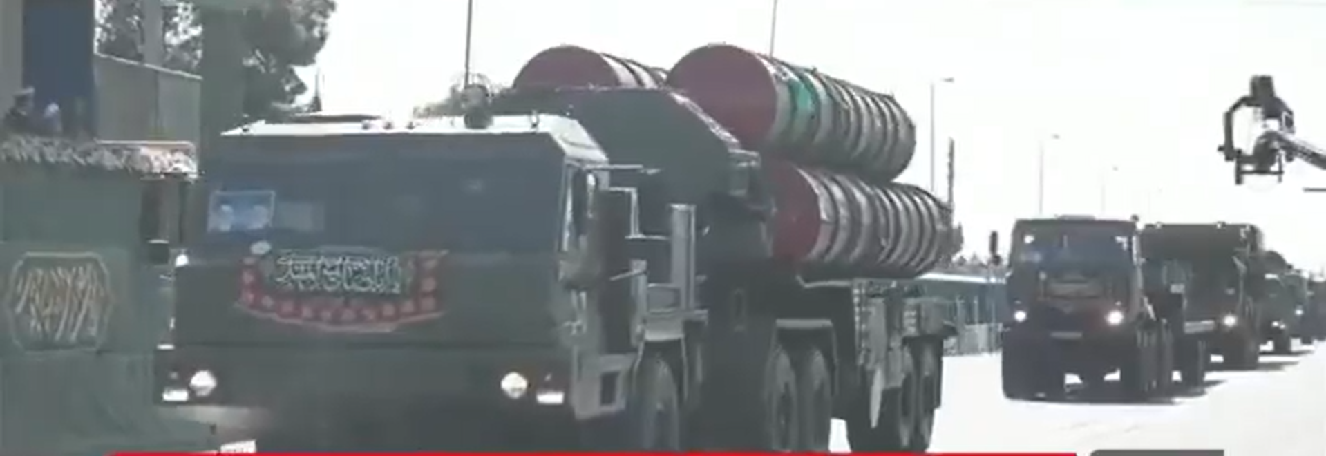 إيران تستعرض منظومة صواريخ S-300 بعد زعم أمريكا وإسرائيل تدميرها