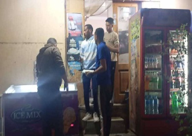 حملات مسائية مكثفة بحي شمال الغردقة لمراجعة التراخيص ورفع الإشغالات حملات مسائية مكثفة بحي شمال الغردقة لمراجعة التراخيص ورفع الإشغالات