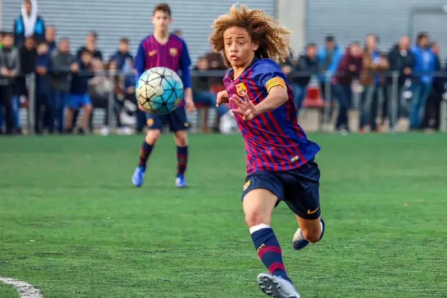 أخبار مانشستر سيتي اليوم.. السيتي يدرس التعاقد مع لاعب برشلونة السابق