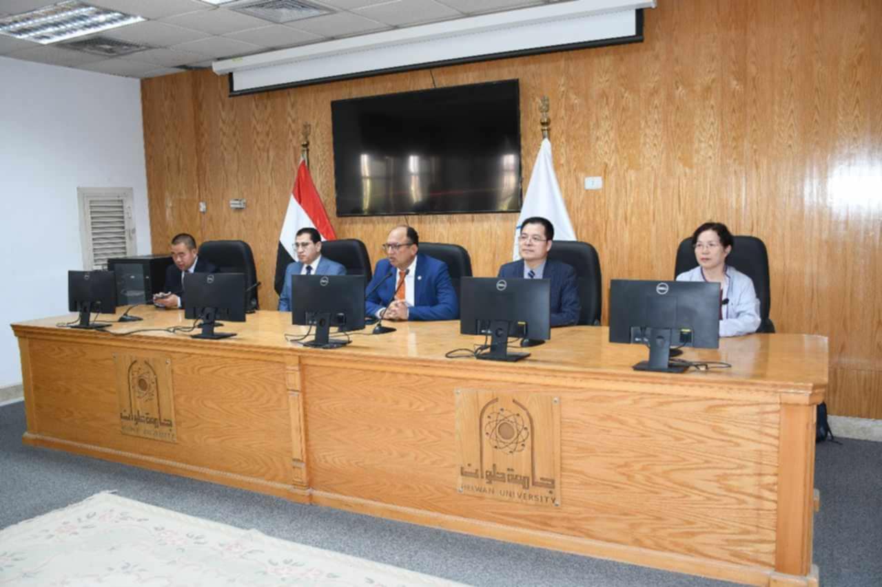 جامعة حلوان تبحث سبل التعاون في مجال الطب الصيني التقليدي مع أحد الجامعات الصينية