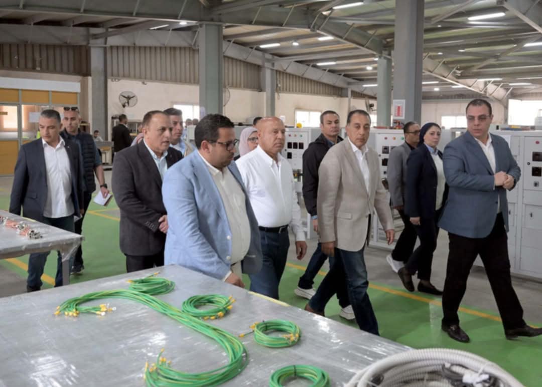 مدبولي: لاحظنا نهضة كبيرة ملموسة بالمصانع.. وهناك تفاؤل شديد من رجال الصناعة بالمستقبل