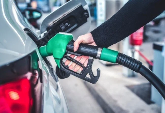 بعد الزيادة الجديدة.. سعر البنزين والسولار اليوم الخميس 17-4-2025