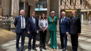 وزيرة التنمية المحلية ترافق الحاكم العام لأستراليا في جولتها السياحية بالأهرامات والمتحف المصري الكبير