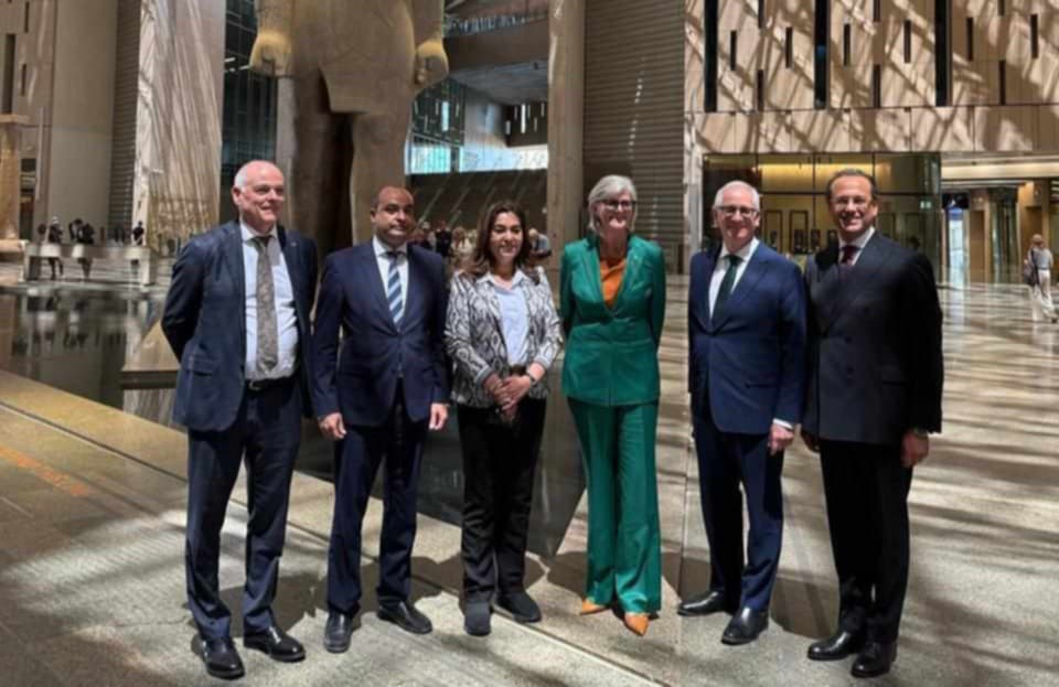 وزيرة التنمية المحلية ترافق الحاكم العام لأستراليا في جولتها السياحية بالأهرامات والمتحف المصري الكبير